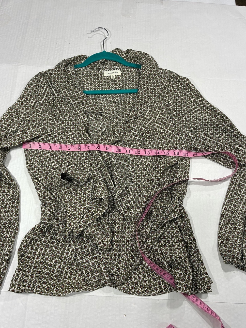 MAX STUDIO MEDALLION PRINT RUFFLE TOP - Picture 4 of 16